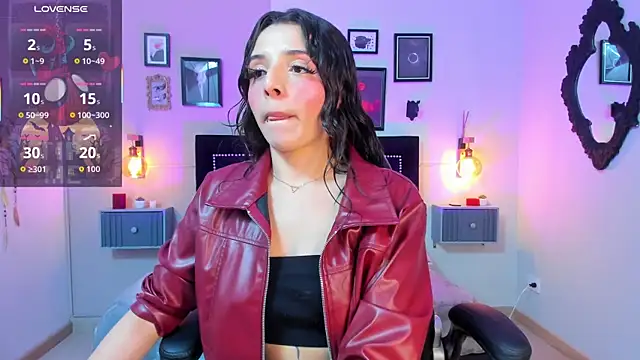 Charlotte  Benett online show from November 3, 4:36 am