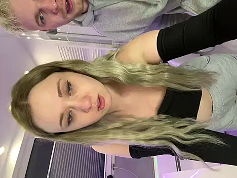 Snapshot of NickyGold_Official chatting on February 19, 8:31 pm NickyGold Official online show from February 19, 8:31 pm