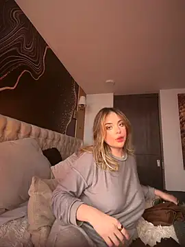 Alirawrz online show from April 22, 1:12 pm