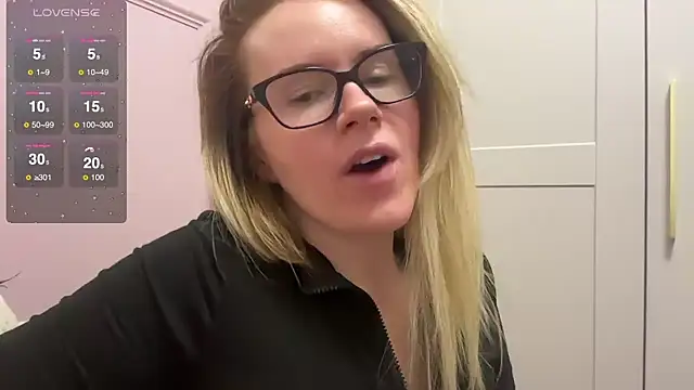 redheadrosie69 online show from February 21, 9:56 am