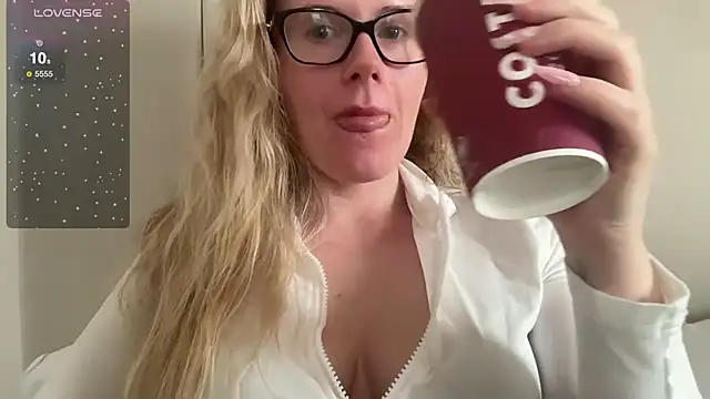 redheadrosie69 online show from February 23, 2:25 pm