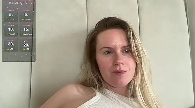 redheadrosie69 online show from March 4, 12:44 pm