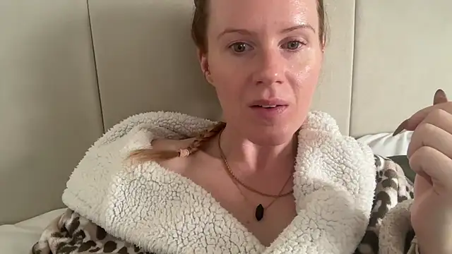 redheadrosie69 online show from September 30, 8:41 am