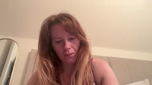 redheadrosie69 online show from October 17, 6:49 am