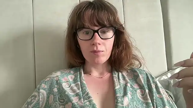 redheadrosie69 online show from May 31, 8:54 am