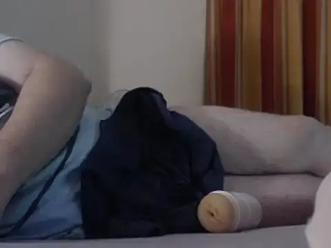 Snapshot of gentleman404040 chatting on December 23, 7:09 pm gentleman404040 online show from December 23, 7:09 pm