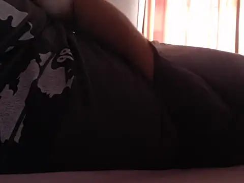 Snapshot of gentleman404040 chatting on October 26, 5:35 am gentleman404040 online show from October 26, 5:35 am