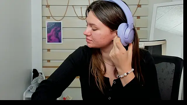 Josephine Kiss online show from January 22, 6:10 pm