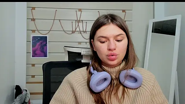 Josephine Kiss online show from February 5, 8:35 pm