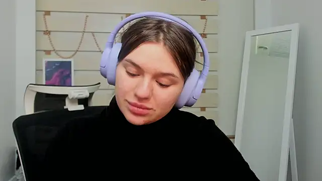 Josephine Kiss online show from February 9, 1:03 pm