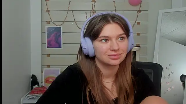 Josephine Kiss online show from February 23, 1:32 pm