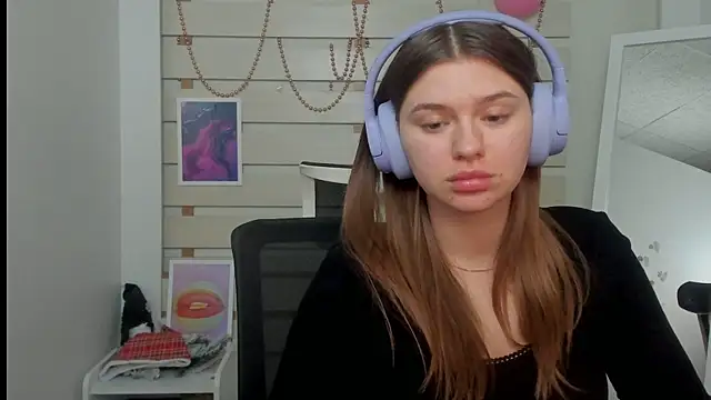 Josephine Kiss online show from February 23, 4:35 pm