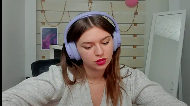 Josephine Kiss online show from February 24, 4:15 pm