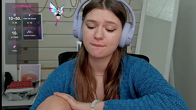 Josephine Kiss online show from March 15, 12:45 pm