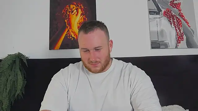 Snapshot of RoddyStill chatting on December 9, 8:33 am RoddyStill online show from December 9, 8:33 am