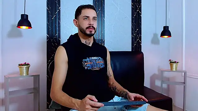 Erick Wall online show from July 18, 1:54 am