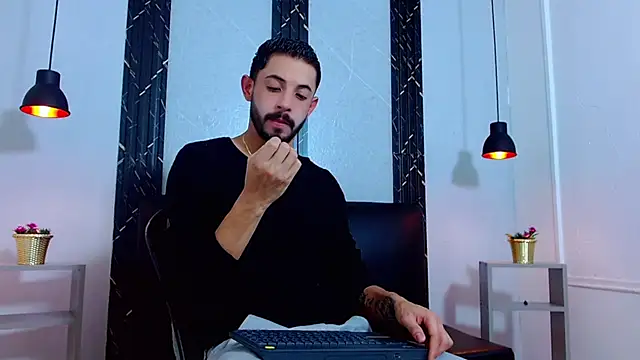 Erick Wall online show from July 24, 1:47 am