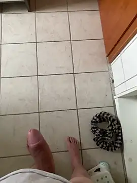 Snapshot of YoungDick25 chatting on October 12, 10:47 am YoungDick25 online show from October 12, 10:47 am