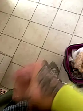 Snapshot of YoungDick25 chatting on November 2, 2:08 pm YoungDick25 online show from November 2, 2:08 pm