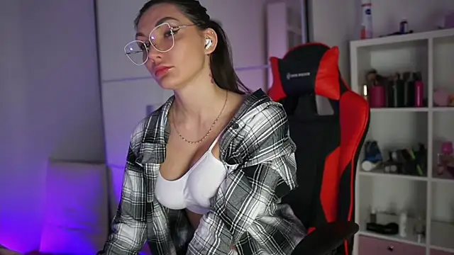 Lady3Holes online show from February 27, 8:28 am