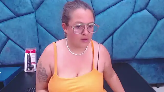 Snapshot of SaraThomso chatting on February 26, 2:59 am SaraThomso online show from February 26, 2:59 am