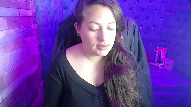 Snapshot of SaraThomso chatting on September 20, 3:29 am SaraThomso online show from September 20, 3:29 am