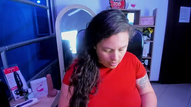 Snapshot of SaraThomso chatting on November 11, 3:17 am SaraThomso online show from November 11, 3:17 am