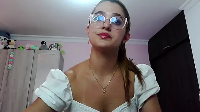 Snapshot of caroline_jonson chatting on January 9, 7:08 pm caroline jonson online show from January 9, 7:08 pm