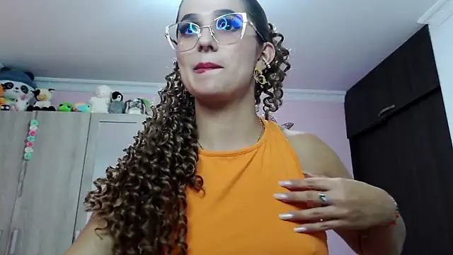 Snapshot of caroline_jonson chatting on February 9, 8:24 pm caroline jonson online show from February 9, 8:24 pm