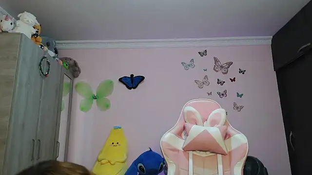 caroline jonson online show from February 12, 9:43 pm