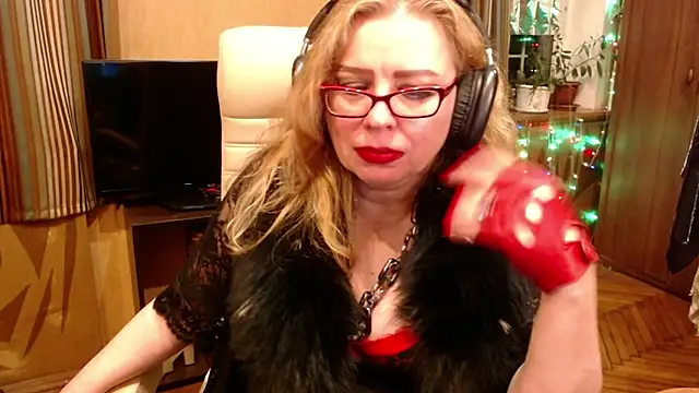 Miss Tress online show from June 6, 9:41 pm