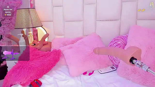 Snapshot of SenniaBella chatting on January 17, 5:08 pm SenniaBella online show from January 17, 5:08 pm