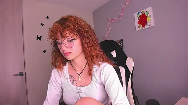 Snapshot of valent_27 chatting on June 10, 1:17 am valent 27 online show from June 10, 1:17 am