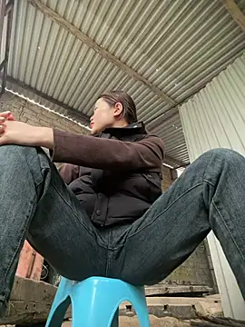 Snapshot of Emily_9xx chatting on February 15, 3:03 am Emily 9xx online show from February 15, 3:03 am