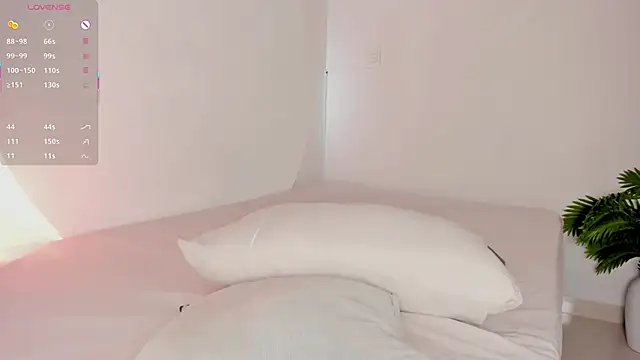 AllisonRoberts  online show from November 10, 11:20 am