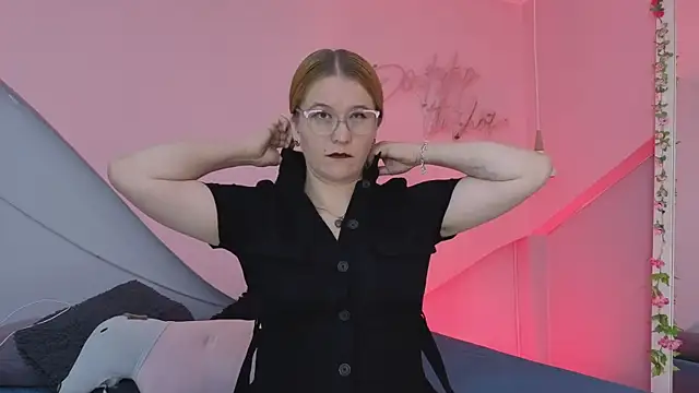 AllisonRoberts  online show from April 17, 11:24 am