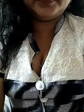 cuteyqueen online show from January 13, 4:39 am