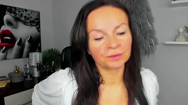 Snapshot of HelenLuxx chatting on January 8, 6:41 am HelenLuxx online show from January 8, 6:41 am