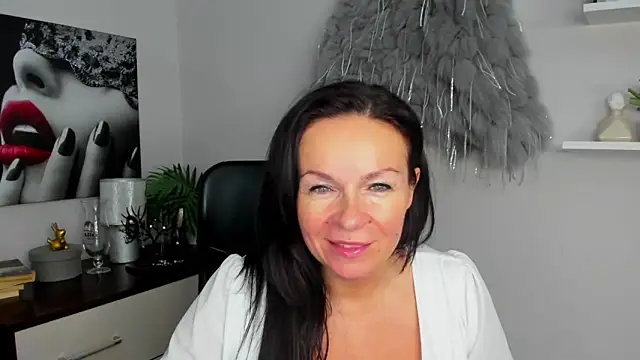Snapshot of HelenLuxx chatting on January 8, 10:15 am HelenLuxx online show from January 8, 10:15 am