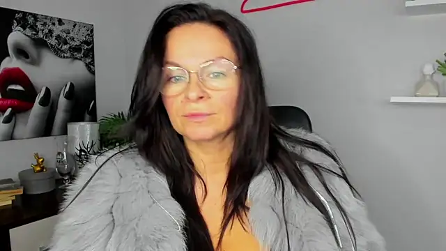 Snapshot of HelenLuxx chatting on January 11, 2:36 pm HelenLuxx online show from January 11, 2:36 pm
