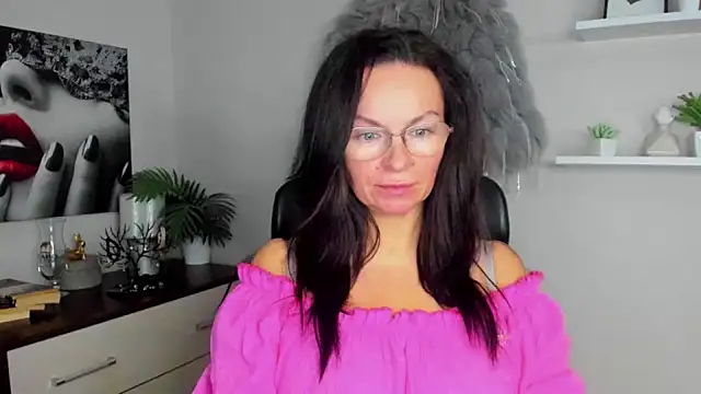 Snapshot of HelenLuxx chatting on January 13, 6:38 am HelenLuxx online show from January 13, 6:38 am
