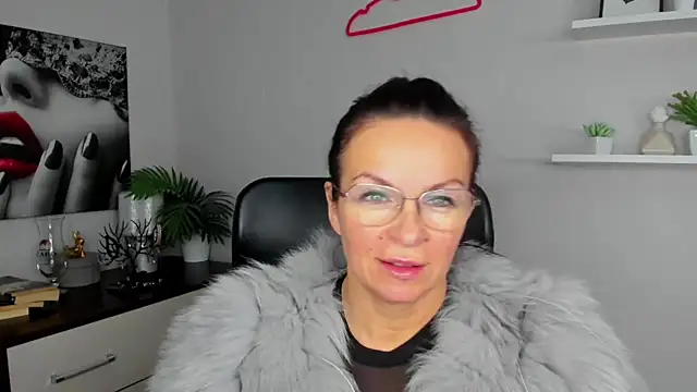 Snapshot of HelenLuxx chatting on January 14, 10:17 am HelenLuxx online show from January 14, 10:17 am