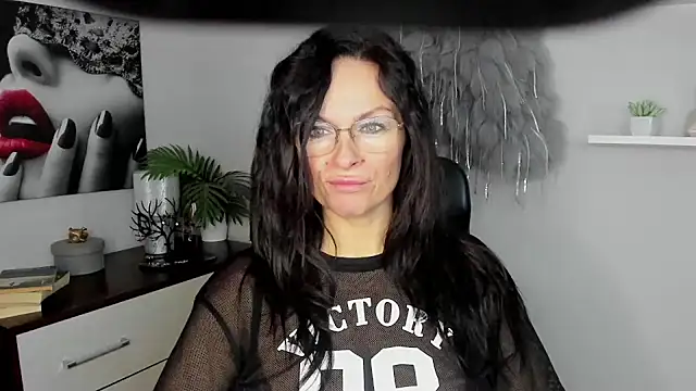 Snapshot of HelenLuxx chatting on January 20, 6:53 am HelenLuxx online show from January 20, 6:53 am