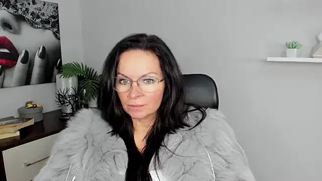 Snapshot of HelenLuxx chatting on January 22, 10:18 am HelenLuxx online show from January 22, 10:18 am