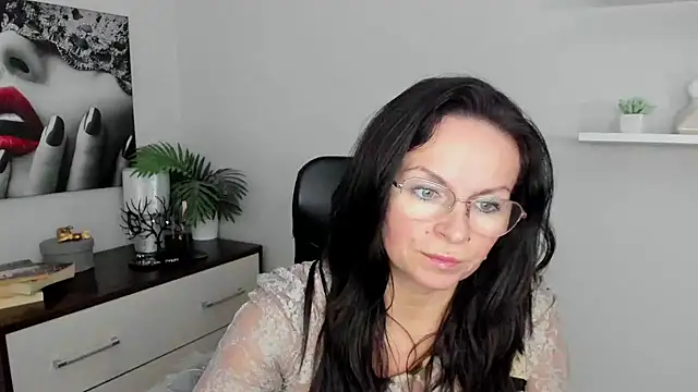 Snapshot of HelenLuxx chatting on January 23, 1:13 pm HelenLuxx online show from January 23, 1:13 pm