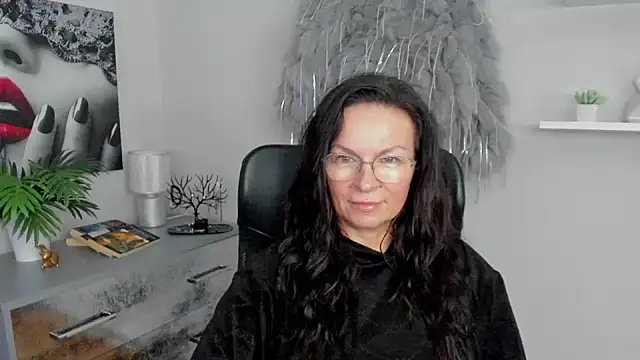 Snapshot of HelenLuxx chatting on January 28, 10:23 am HelenLuxx online show from January 28, 10:23 am