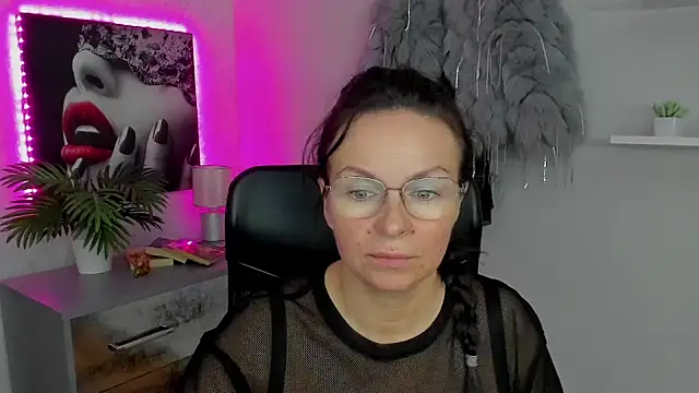 Snapshot of HelenLuxx chatting on January 31, 10:20 am HelenLuxx online show from January 31, 10:20 am
