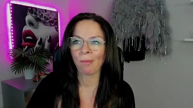 Snapshot of HelenLuxx chatting on March 12, 10:16 am HelenLuxx online show from March 12, 10:16 am