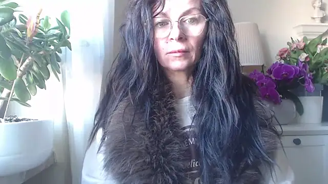 HelenLuxx online show from November 6, 7:53 am