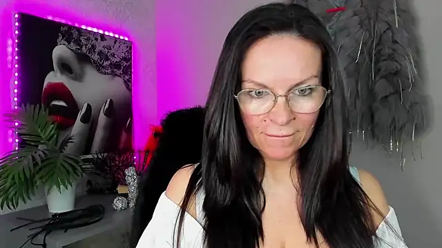 HelenLuxx online show from April 2, 2:37 pm